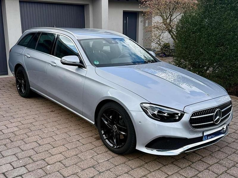 Gebraucht Mercedes E220 Avantgarde 194 PS (142 kW) 2021 Silber Kombi