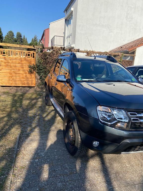 Gebraucht Dacia Duster Lauréate 114 PS (83 kW) 2017 Grau SUV