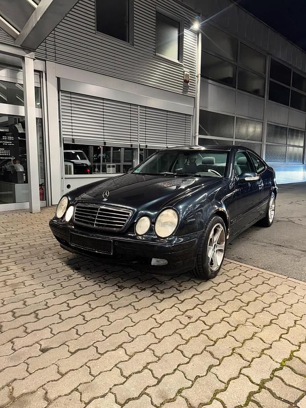 Blau Gebraucht 2001 Mercedes CLK320 Elegance Coupé | 2.800 € (Fairer Preis) - Bild 1/4