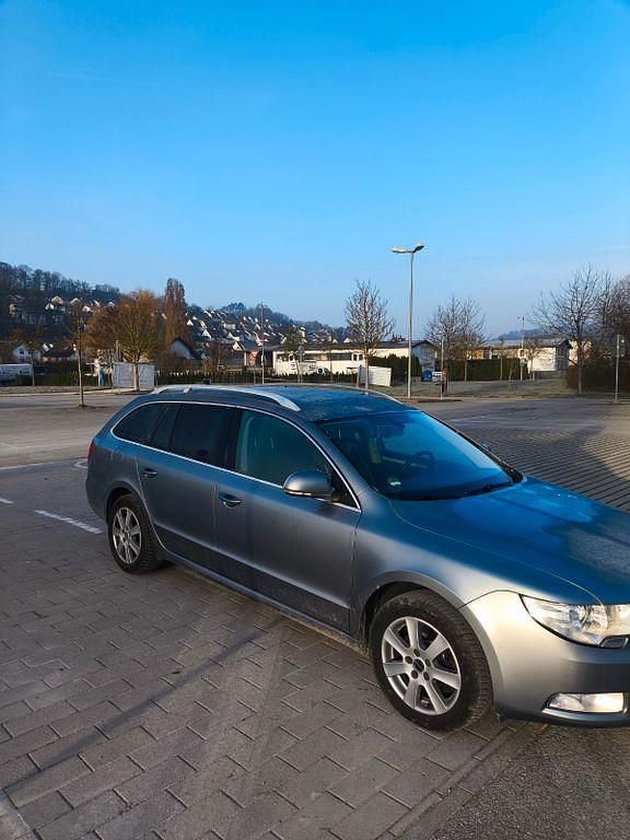 Gebraucht Skoda Superb Ambition 140 PS (102 kW) 2012 Grau Kombi