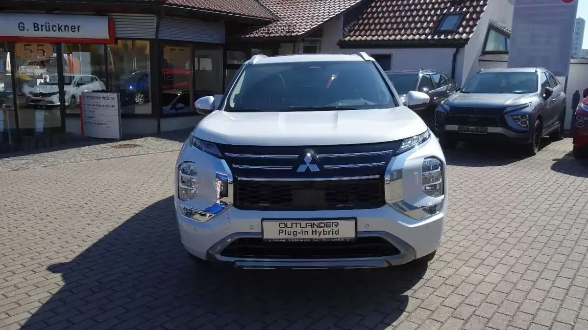 Gebraucht Mitsubishi Outlander P-HEV Top 306 PS (225 kW) 2025 Titanweiß SUV
