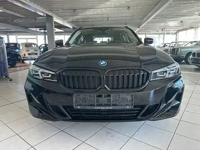 Gebraucht BMW 320e Shadowline 350 PS (257 kW) 2023 Schwarz Limousine