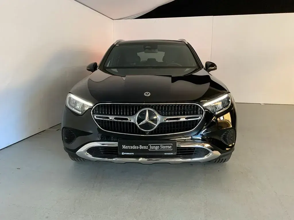 Gebraucht Mercedes GLC200 Avantgarde 163 PS (119 kW) 2025 Metalliclack obsidianschwarz SUV