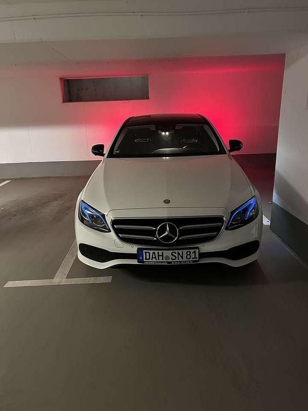 Gebraucht 2017 Mercedes E220 Avantgarde Limousine | 29.000 € (Teuer) - Bild 1/4