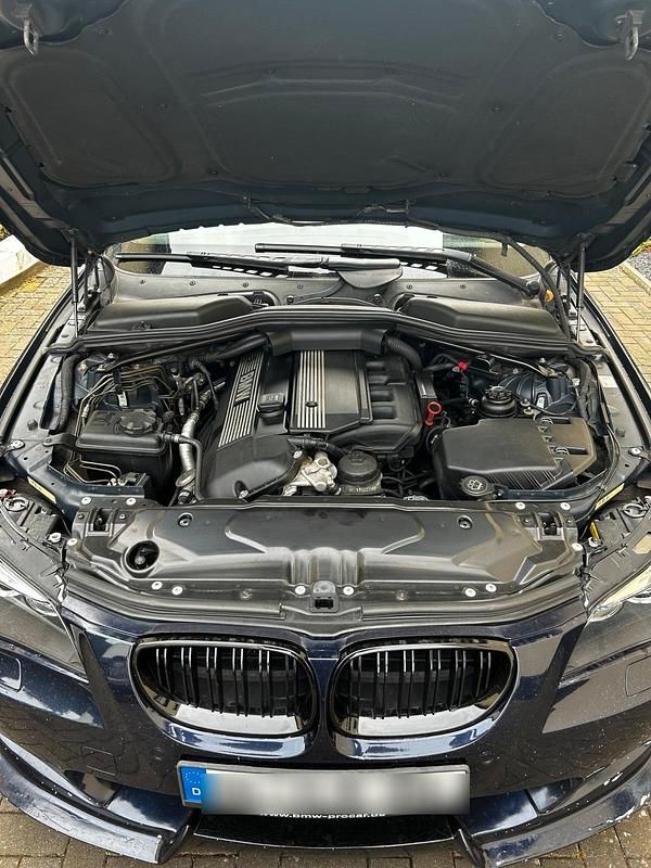 Blau Gebraucht 2003 BMW 520 M Sport Limousine | 3.300 € (Guter Preis) - Bild 1/4