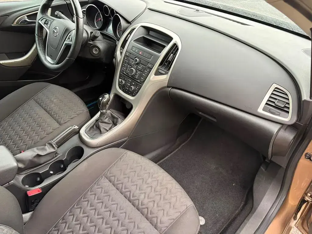 Gebraucht Opel Astra 120 PS (88 kW) 2013 Limousine