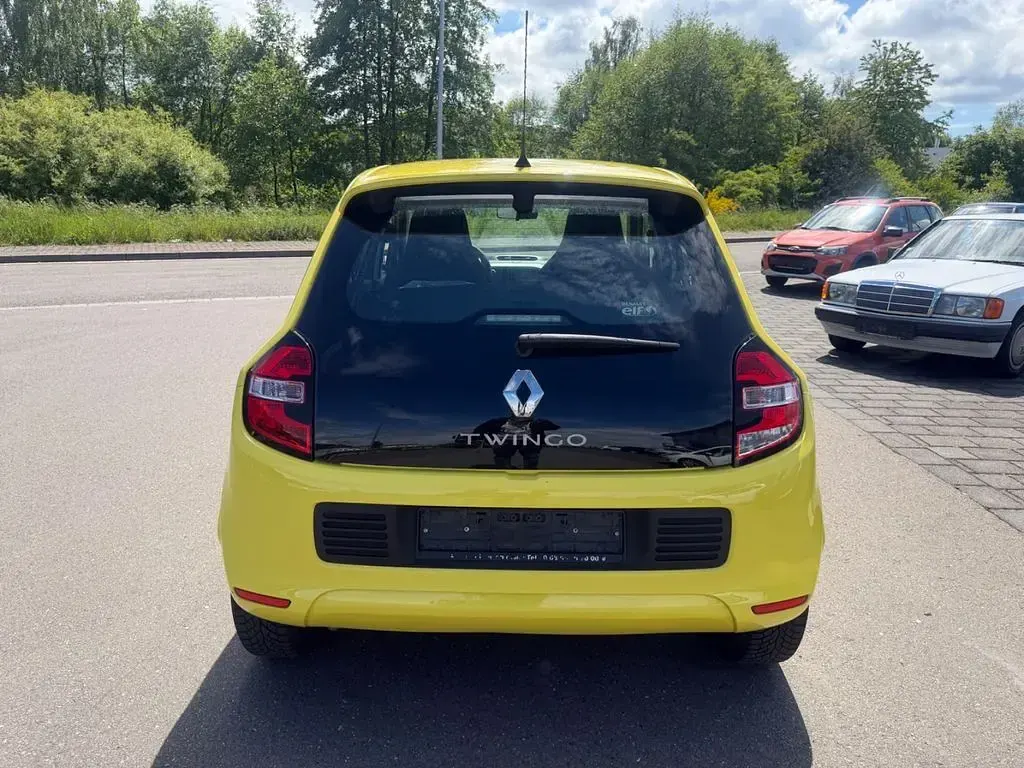 Käytetty Renault Twingo Expression 71 HP (52 kW) 2015 Keltainen Viistoperä