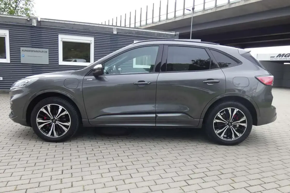 Gebraucht Ford Kuga ST-Line X 224 PS (164 kW) 2022 Magneticgrau (metallic) SUV