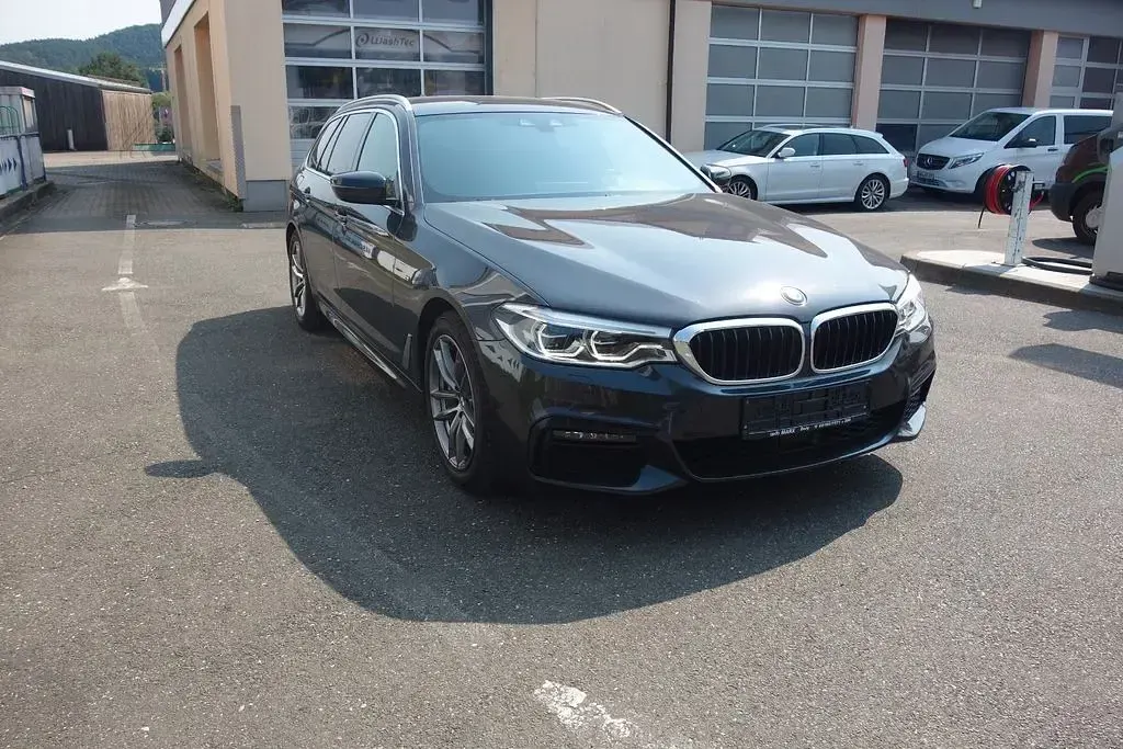Gebraucht BMW 530 M Sport 252 PS (185 kW) 2019 Sophistograu Kombi