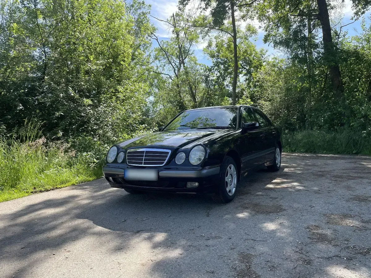 Occasion Mercedes E200 Classic 163 ch (119 kW) 2001 Noir Berline