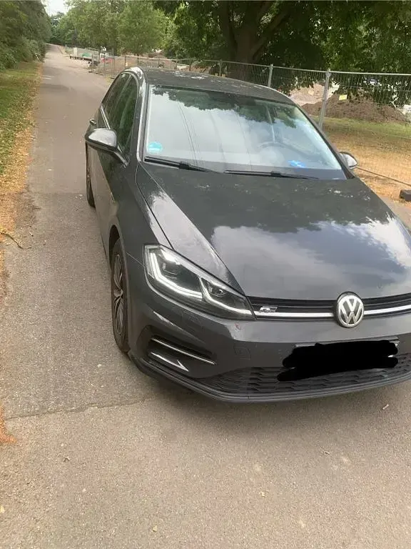 Gebraucht VW Golf VII Highline 150 PS (110 kW) 2019 Grau Limousine