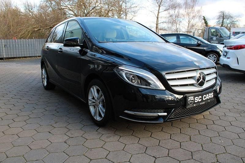 Gebraucht Mercedes B200 156 PS (114 kW) 2013 Schwarz Van / Kleinbus