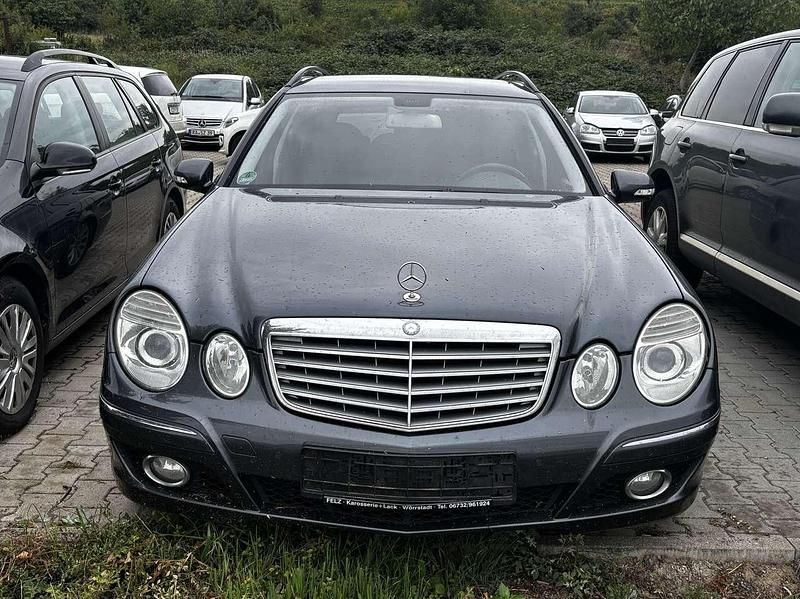 Gebraucht Mercedes E220 170 PS (125 kW) 2008 Grau Kombi
