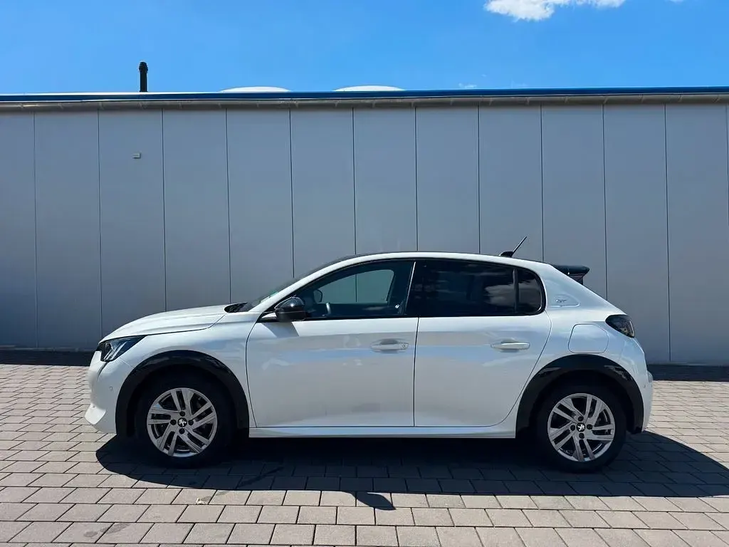 Gebraucht Peugeot 208 GT 101 PS (74 kW) 2022 Weiß Kleinwagen