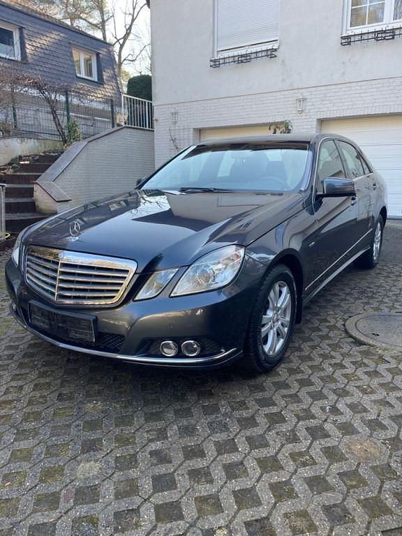 Gebraucht Mercedes E200 Elegance 184 PS (135 kW) 2010 Grau Limousine