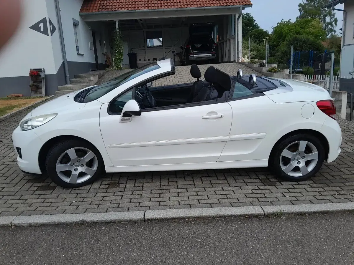 Gebraucht Peugeot 207 CC 156 PS (114 kW) 2011 Weiß Cabrio