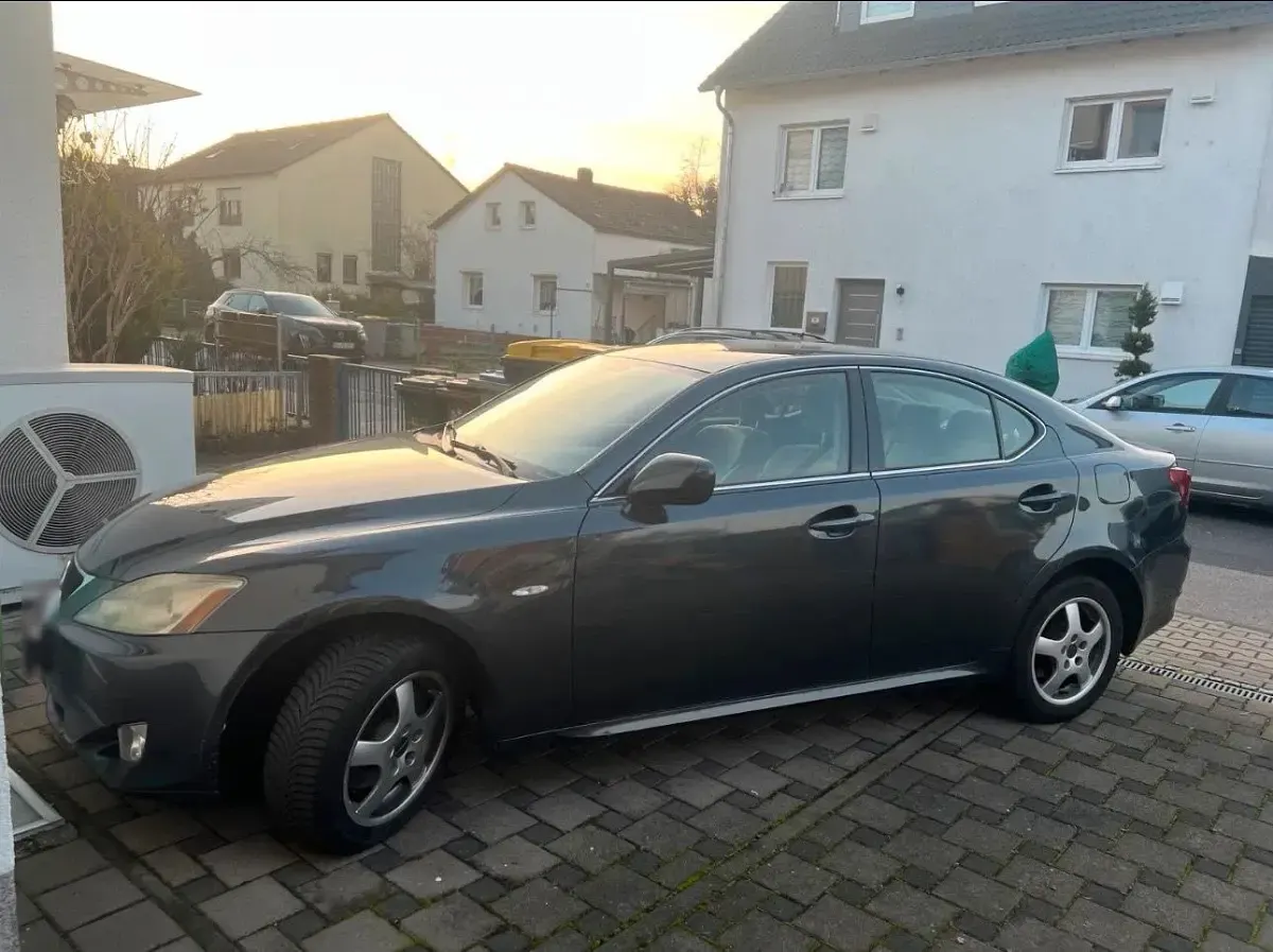 Gebraucht Lexus IS220d 177 PS (130 kW) 2006 Grau Limousine