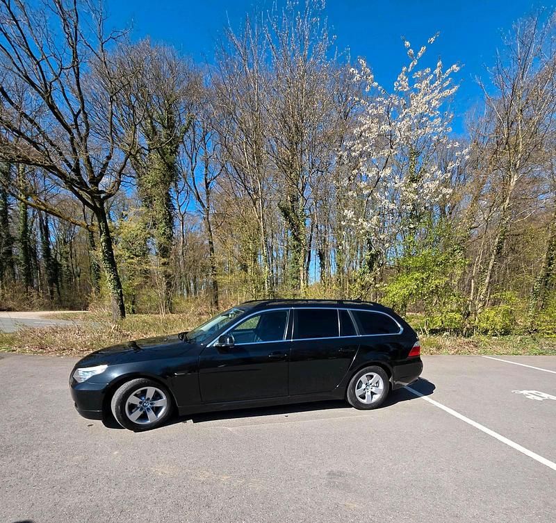 Gebraucht BMW 525 197 PS (144 kW) 2009 Schwarz Kombi