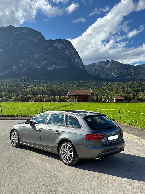 Silber Gebraucht 2014 Audi A4 Comfort Kombi | 12.000 € (Fairer Preis) - Bild 1/4