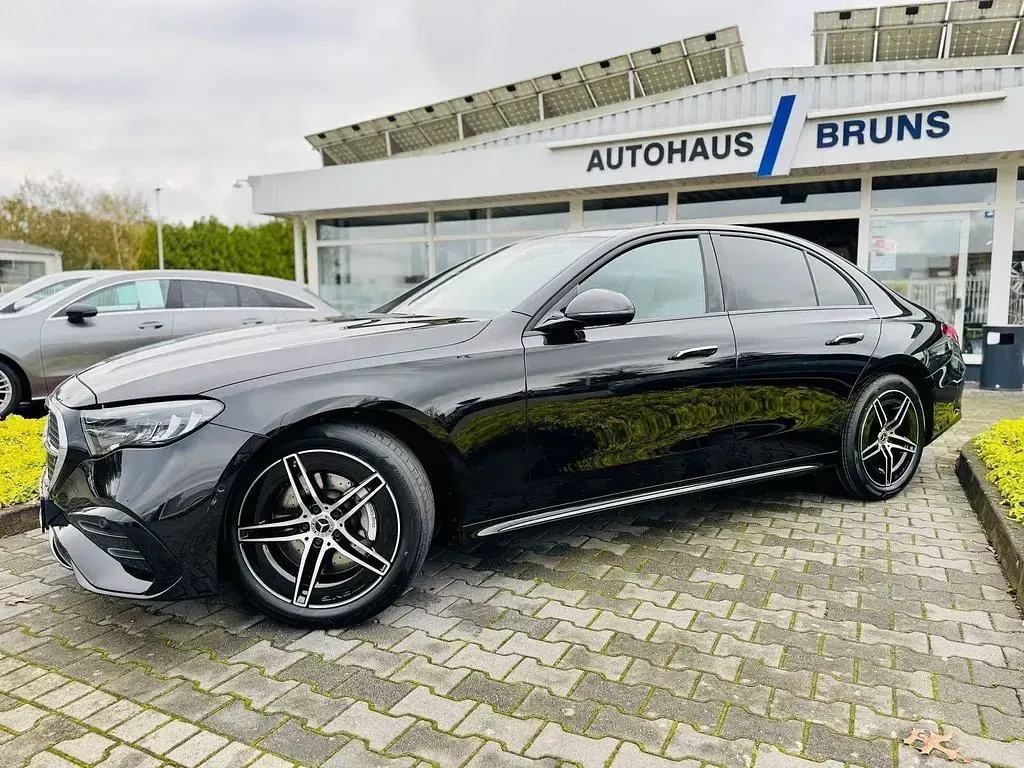 Gebraucht Mercedes E200 Advanced 227 PS (166 kW) 2024 Obsidianschwarzmetallic Limousine
