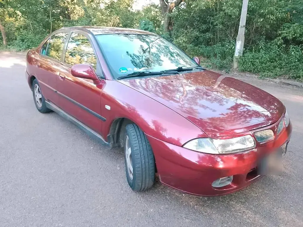 Gebraucht Mitsubishi Carisma 125 PS (91 kW) 1998 Rot Limousine