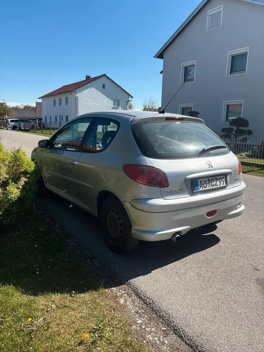 Gebraucht Peugeot 206 88 PS (64 kW) 2005 Silber Kleinwagen
