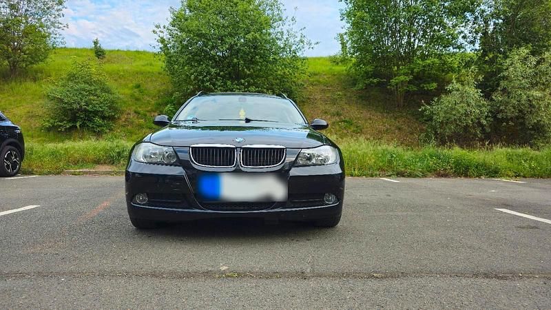 Gebraucht BMW 318 143 PS (105 kW) 2008 Schwarz Kombi