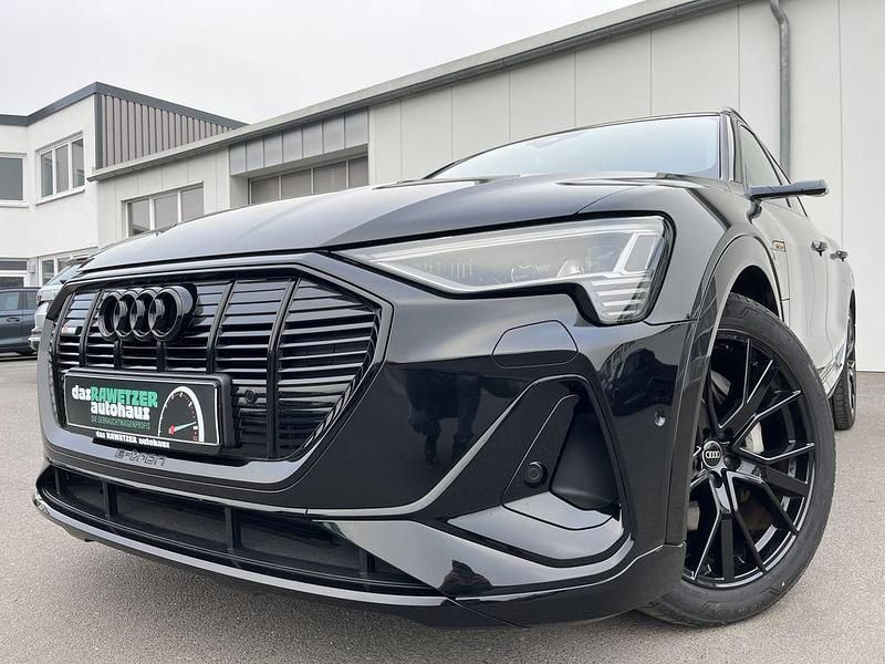Mythosschwarz Gebraucht 2022 Audi e-tron S-Line SUV | 44.460 € (Teuer) - Bild 1/4