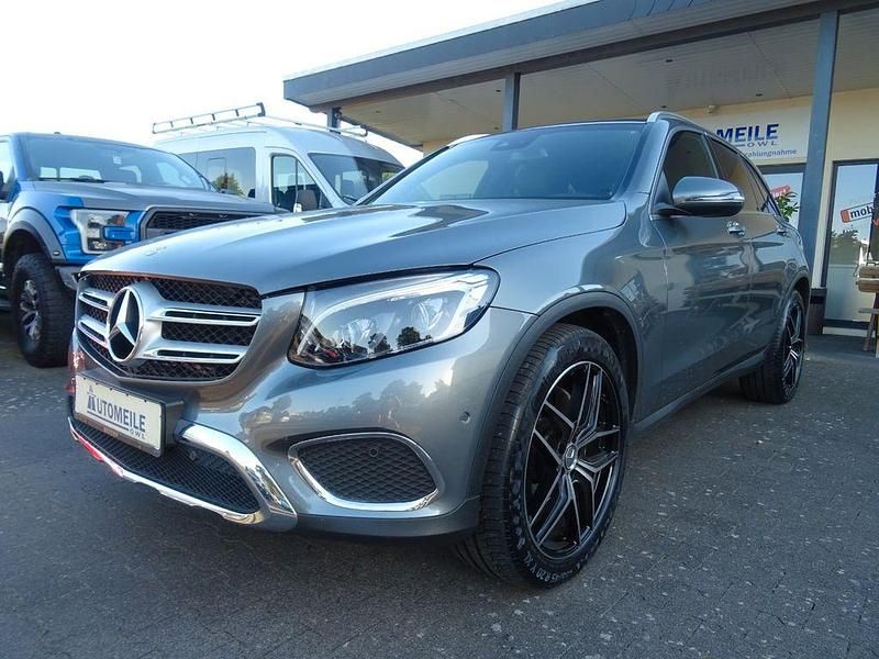 Grau Gebraucht 2018 Mercedes GLC220 AMG SUV | 31.490 € (Guter Preis) - Bild 1/4