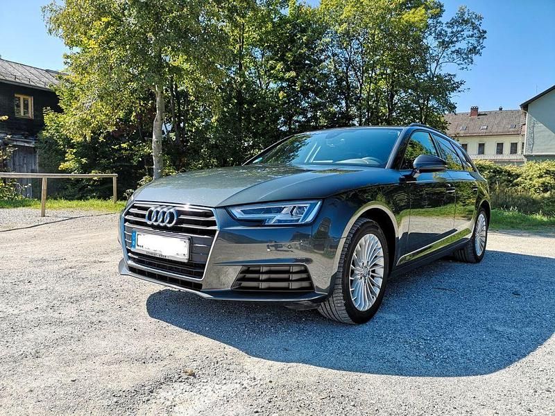 Grau Gebraucht 2019 Audi A4 Ambiente Kombi | 17.400 € (Fairer Preis) - Bild 1/4