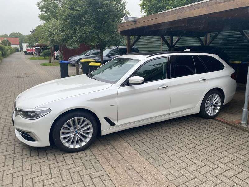 Weiß Gebraucht 2018 BMW 530 Luxury Line Kombi | 28.050 € (Fairer Preis) - Bild 1/4