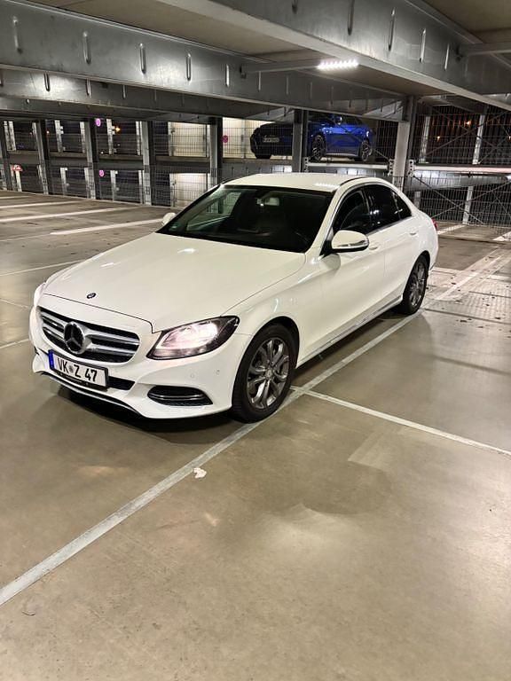 Weiß Gebraucht 2014 Mercedes C250 Edition 1 Limousine | 13.500 € (Fairer Preis) - Bild 1/4