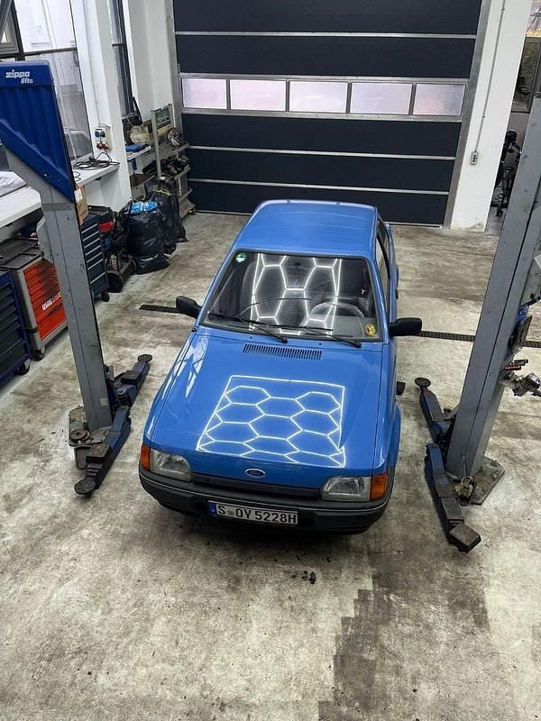 Blau Gebraucht 1990 Ford Escort Coupé | 4.999 € - Bild 1/4