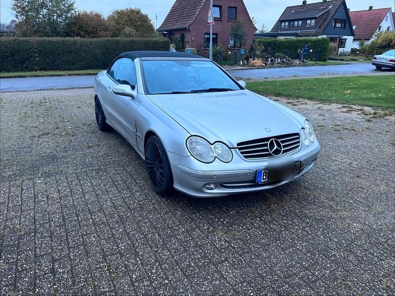 Silber Gebraucht 2004 Mercedes CLK240 Cabrio | 4.600 € (Fairer Preis) - Bild 1/4
