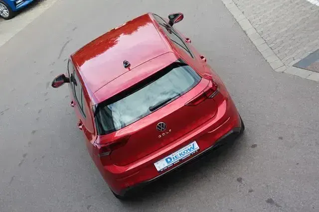 Gebraucht VW Golf VIII Life 110 PS (80 kW) 2023 Rot Limousine