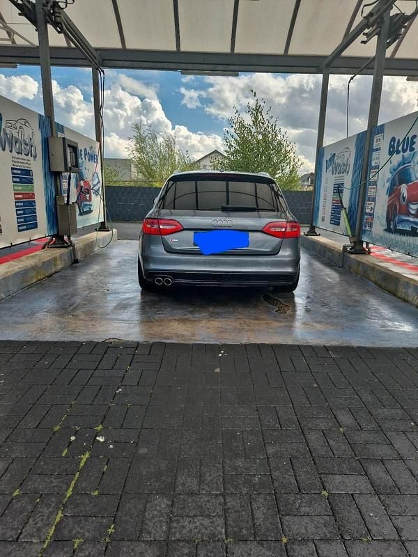 Grau Gebraucht 2015 Audi A4 Limousine | 9.000 € (Superpreis) - Bild 1/4