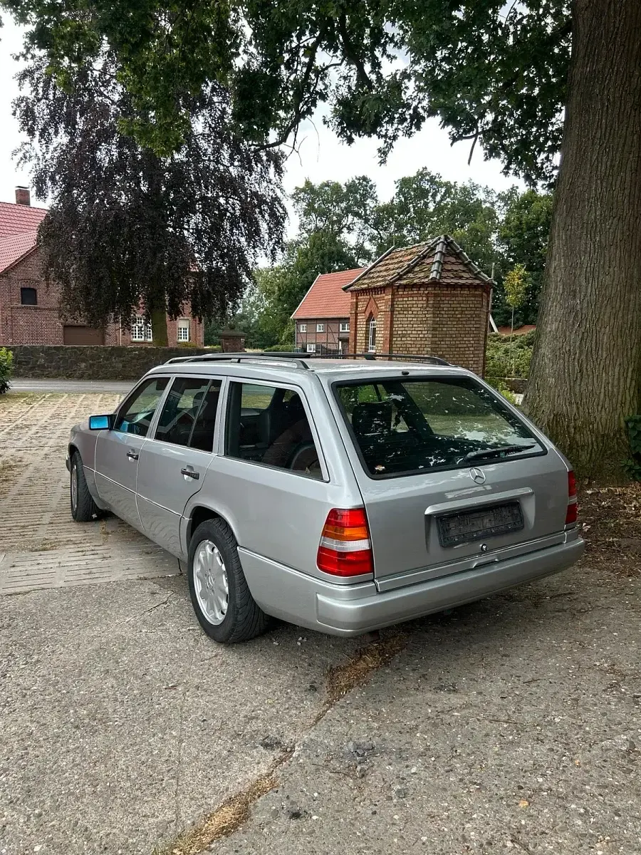 Gebraucht Mercedes 300 220 PS (161 kW) 1992 Silber Kombi