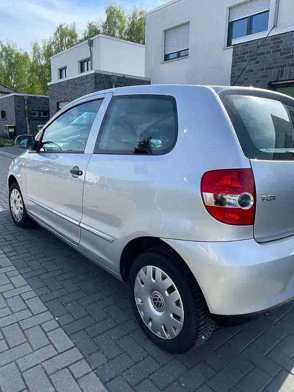 Używany VW Fox 68 KM (50 kW) 2010 Szary Hatchback