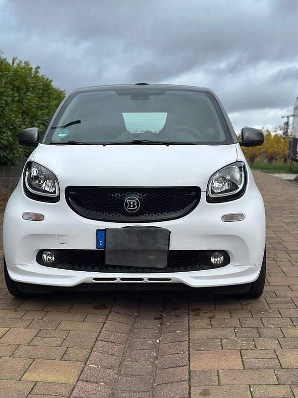 Weiß Gebraucht 2019 Smart ForTwo Coupé Brabus Cabrio | 15.990 € (Fairer Preis) - Bild 1/4