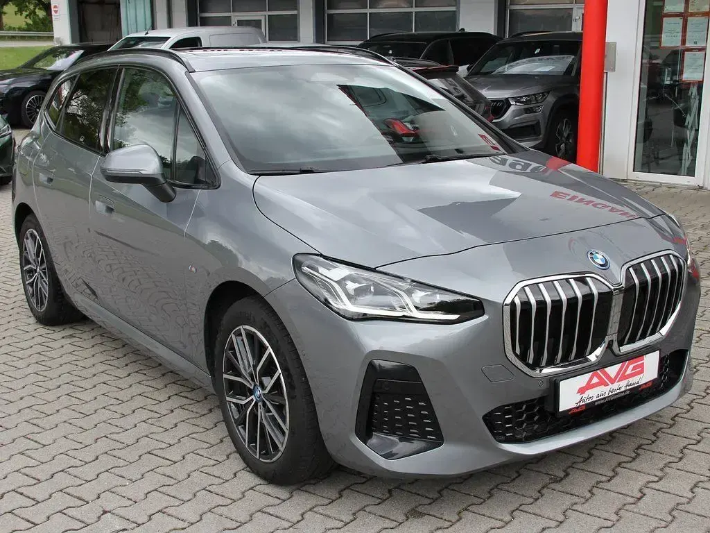 Gebraucht BMW 225 Active Tourer M Sport 245 PS (180 kW) 2025 Grau Van / Kleinbus