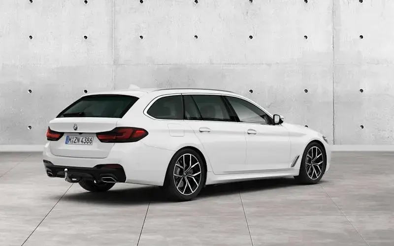 Gebraucht BMW 530 M Sport 286 PS (210 kW) 2023 Weiß Kombi