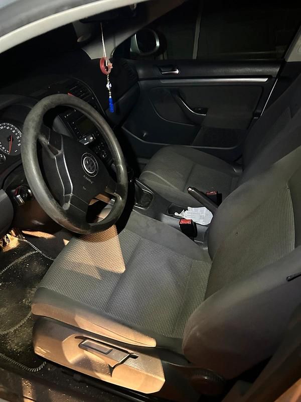 Gebraucht VW Jetta 105 PS (77 kW) 2008 Silber Limousine