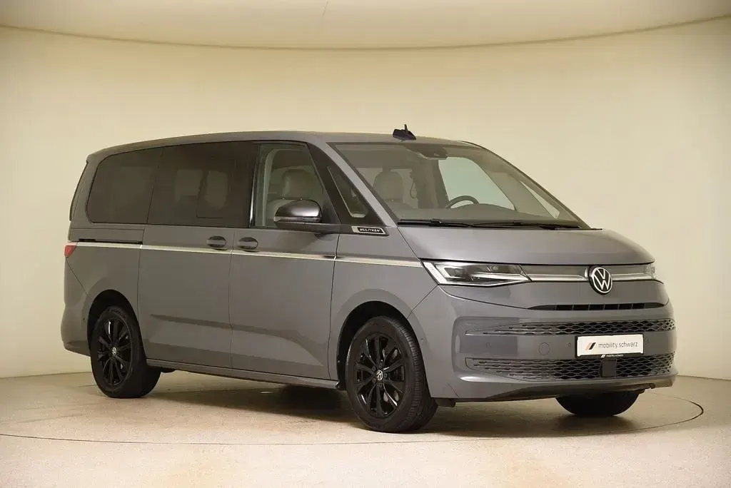Gebraucht VW Multivan Style 150 PS (110 kW) 2024 Grau Van / Kleinbus