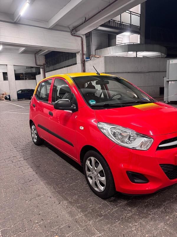 Gebraucht Hyundai i10 86 PS (63 kW) 2013 Rot Kleinwagen