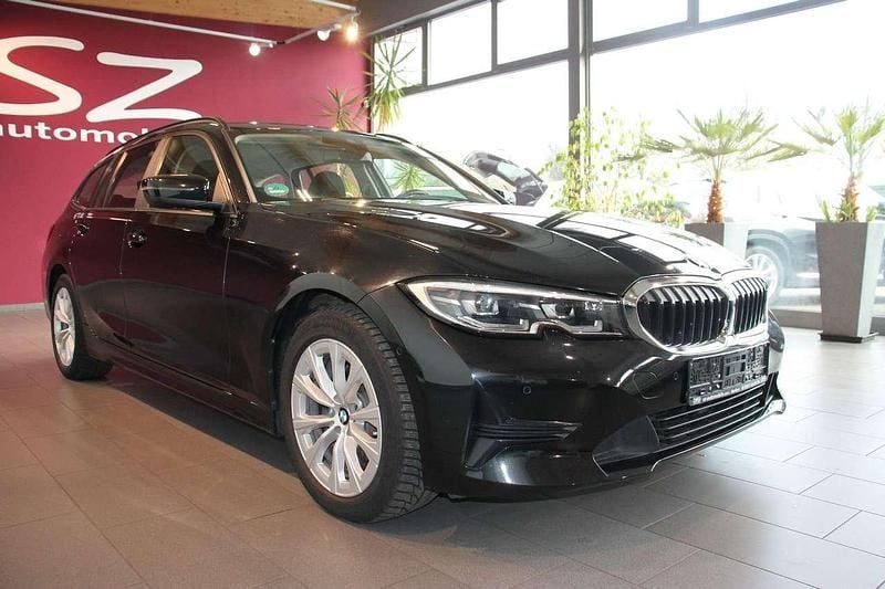 Gebraucht BMW 320 Advantage 190 PS (139 kW) 2020 Saphirschwarz Kombi