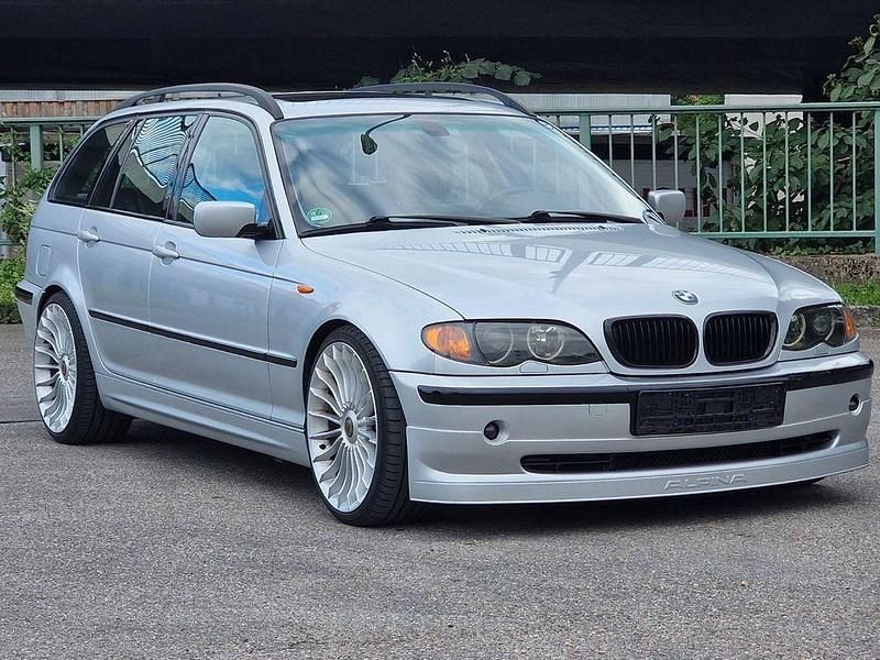 Silber Gebraucht 2002 BMW 330 Performance Kombi | 4.999 € (Guter Preis) - Bild 1/4