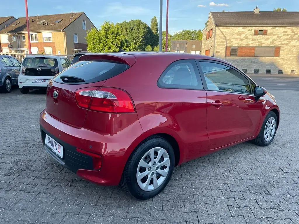 Gebraucht Kia Rio Edition 7 84 PS (61 kW) 2016 Rot Kleinwagen