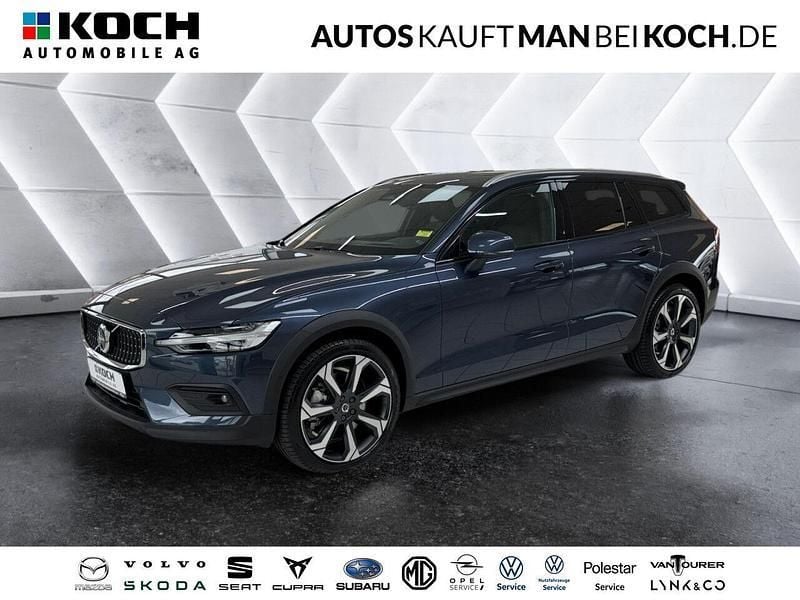 Blau Gebraucht 2024 Volvo V60 CC Ultimate Kombi | 48.990 € (Fairer Preis) - Bild 1/4