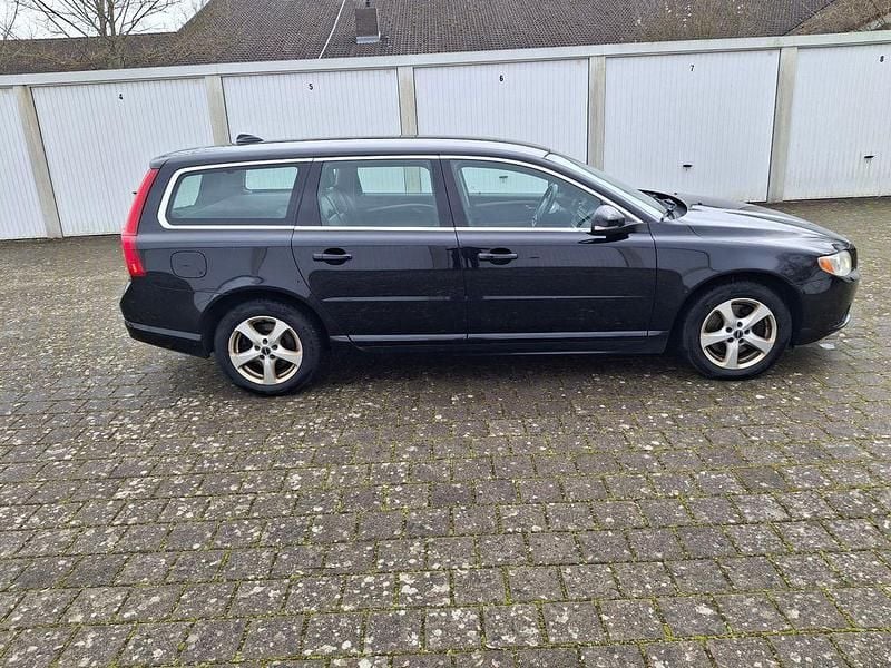 Gebraucht Volvo V70 Momentum 163 PS (119 kW) 2011 Schwarz Kombi