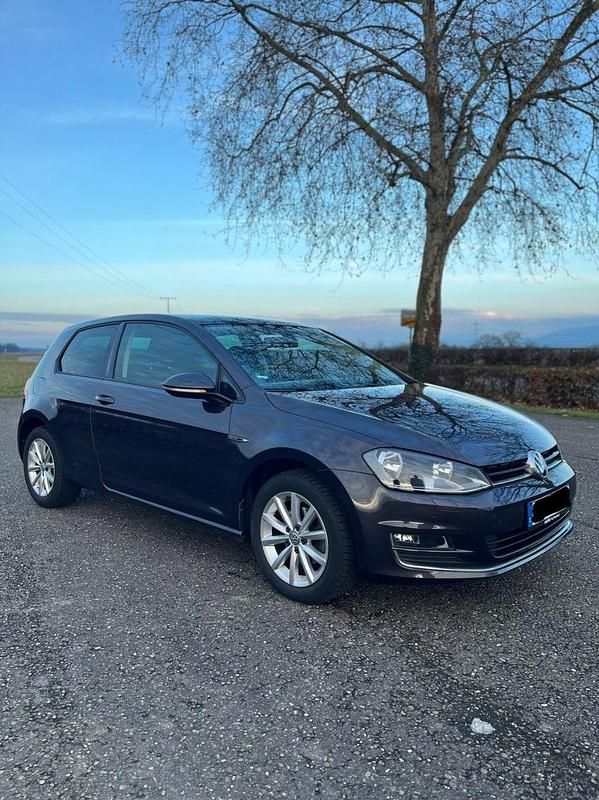 Gebraucht VW Golf VII LOUNGE 86 PS (63 kW) 2016 Limousine